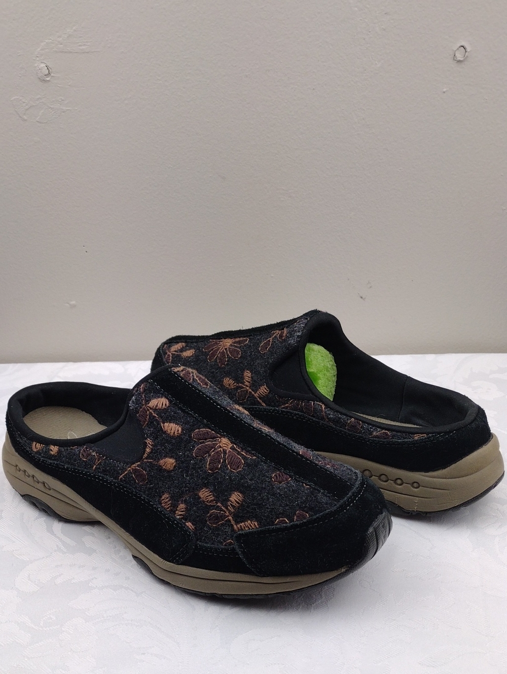 Easy Spirit Triveltime Travelwools Black Wool Suede Embroidered Floral Mule Shoe
